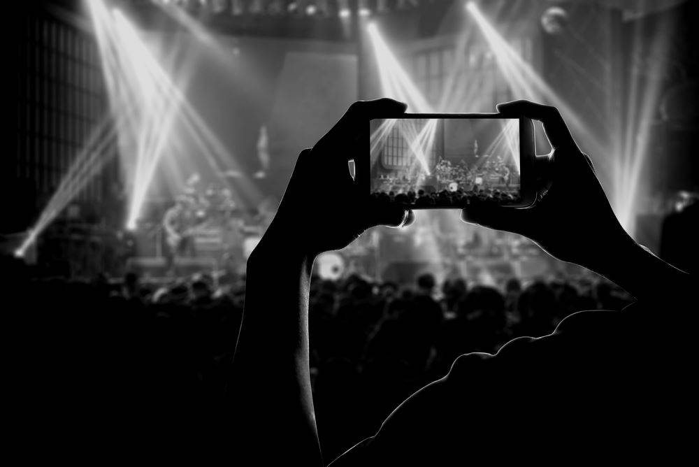 DIGITALISIERUNG, TECHNOLOGIE UND DATEN UND IHRE AUSWIRKUNGEN AUF LIVE-AUFTRITTE